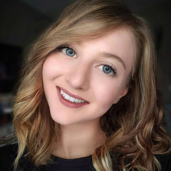 Meet your Posher, Janna - Picture 1 of 2